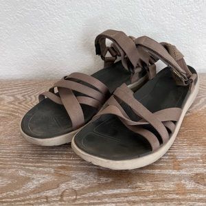 Tan taupe strappy tevas hiking sandals